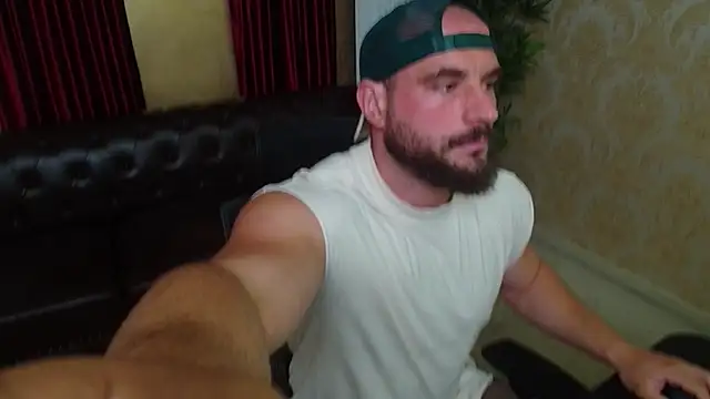 Snapshot of AdamJamesonn chatting on July 9, 5:33 am AdamJamesonn online show from July 9, 5:33 am