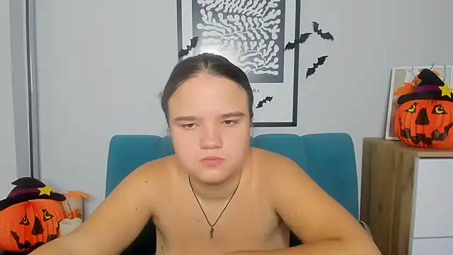 AdeleCruz online show from October 25, 7:05 am