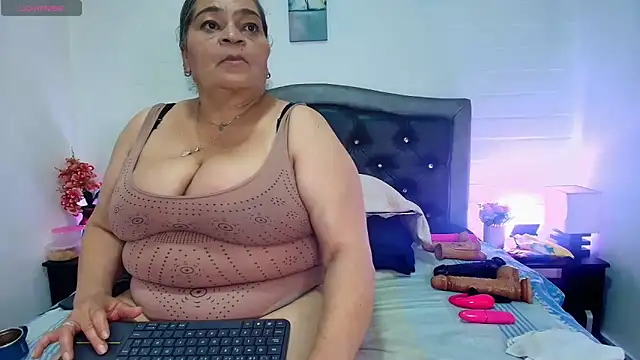 Snapshot of VickyBoobss chatting on May 12, 7:22 pm VickyBoobss online show from May 12, 7:22 pm