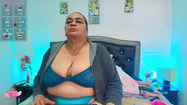 Snapshot of VickyBoobss chatting on May 18, 2:01 pm VickyBoobss online show from May 18, 2:01 pm