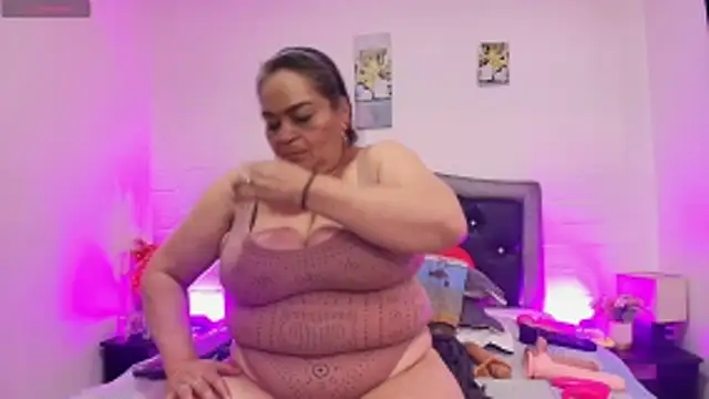 Snapshot of VickyBoobss chatting on June 2, 7:16 pm VickyBoobss online show from June 2, 7:16 pm