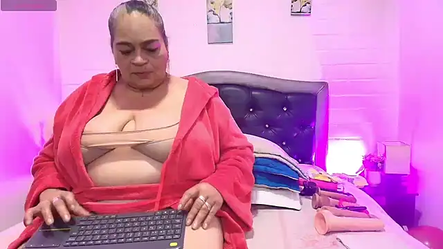 Snapshot of VickyBoobss chatting on June 10, 7:46 pm VickyBoobss online show from June 10, 7:46 pm