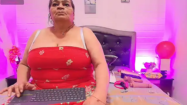 Snapshot of VickyBoobss chatting on July 1, 7:46 pm VickyBoobss online show from July 1, 7:46 pm