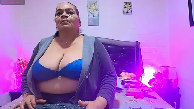 Snapshot of VickyBoobss chatting on July 22, 1:52 am VickyBoobss online show from July 22, 1:52 am