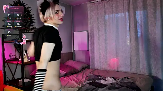 Snapshot of leon_yuugen chatting on February 5, 1:11 pm leon yuugen online show from February 5, 1:11 pm