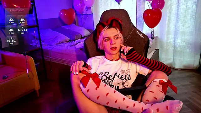 Snapshot of leon_yuugen chatting on February 14, 8:21 am leon yuugen online show from February 14, 8:21 am