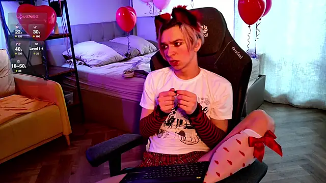 Snapshot of leon_yuugen chatting on February 15, 8:11 am leon yuugen online show from February 15, 8:11 am