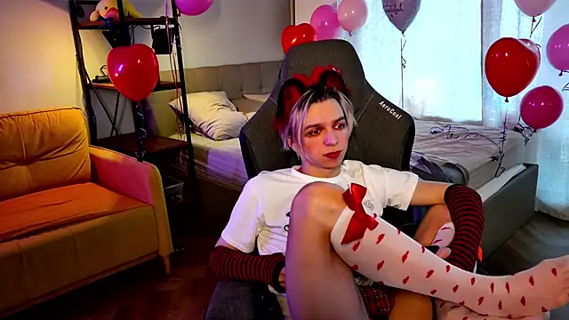 Snapshot of leon_yuugen chatting on February 17, 7:37 am leon yuugen online show from February 17, 7:37 am