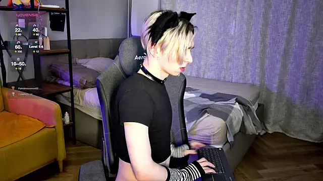 Snapshot of leon_yuugen chatting on March 19, 5:28 pm leon yuugen online show from March 19, 5:28 pm