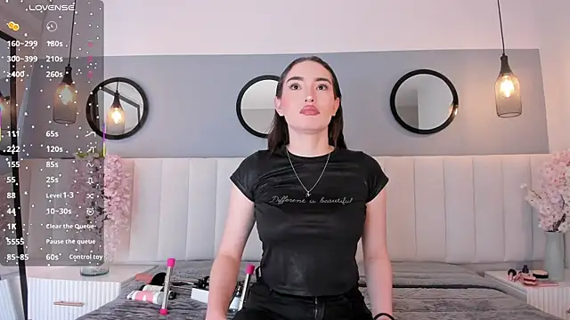 chelsea bolton  online show from March 1, 1:02 pm