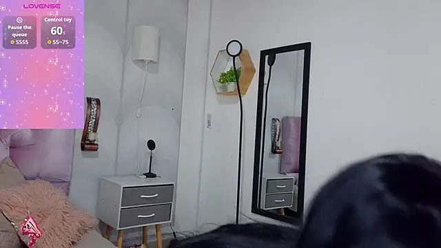 madison oli online show from November 18, 3:38 pm