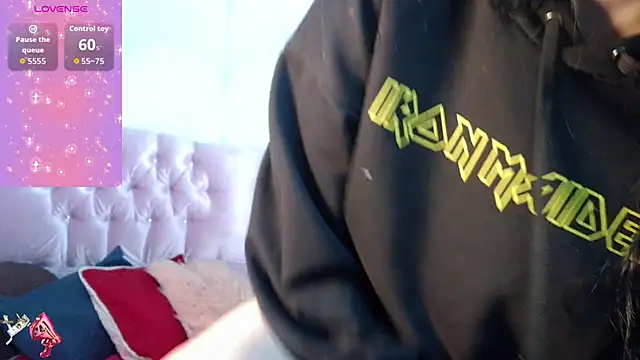 madison oli online show from December 5, 4:25 pm