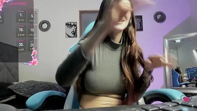 Snapshot of Aleska_Miami chatting on January 9, 1:24 pm Aleska Miami online show from January 9, 1:24 pm