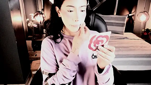 Snapshot of vaiolethsan__ chatting on December 20, 8:05 pm vaiolethsan online show from December 20, 8:05 pm