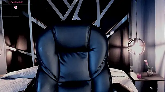 Snapshot of vaiolethsan__ chatting on January 16, 8:13 pm vaiolethsan online show from January 16, 8:13 pm