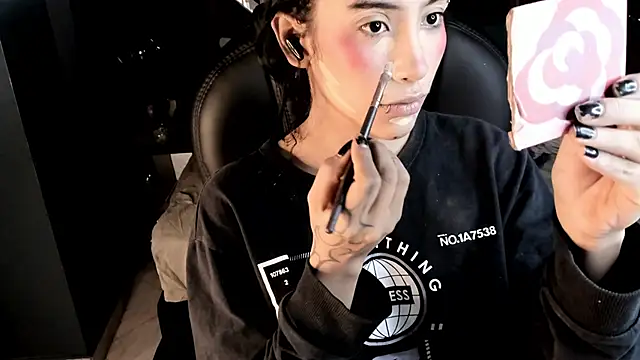 Snapshot of vaiolethsan__ chatting on January 31, 8:40 pm vaiolethsan online show from January 31, 8:40 pm