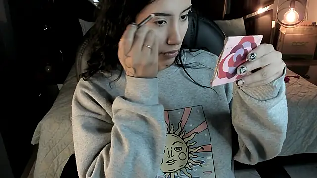 Snapshot of vaiolethsan__ chatting on February 2, 8:18 pm vaiolethsan online show from February 2, 8:18 pm