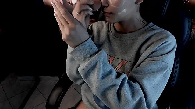 Snapshot of vaiolethsan__ chatting on February 24, 8:29 pm vaiolethsan online show from February 24, 8:29 pm