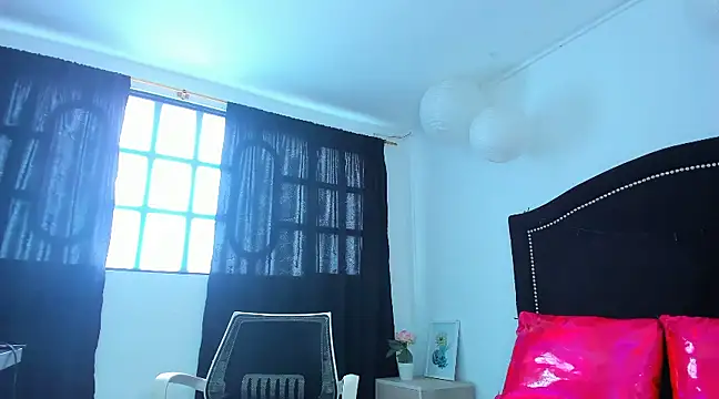 Snapshot of Cleo_Hott chatting on February 4, 6:38 pm Cleo Hott online show from February 4, 6:38 pm