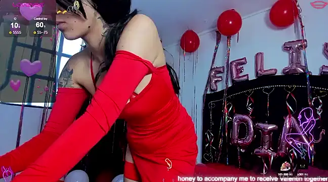 Snapshot of Cleo_Hott chatting on February 13, 9:38 pm Cleo Hott online show from February 13, 9:38 pm