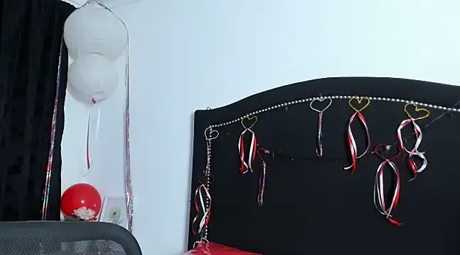 Snapshot of Cleo_Hott chatting on February 20, 9:22 am Cleo Hott online show from February 20, 9:22 am