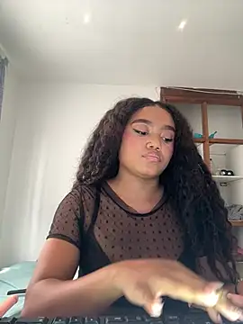 Snapshot of JasmineRose7 chatting on June 3, 2:33 pm JasmineRose7 online show from June 3, 2:33 pm