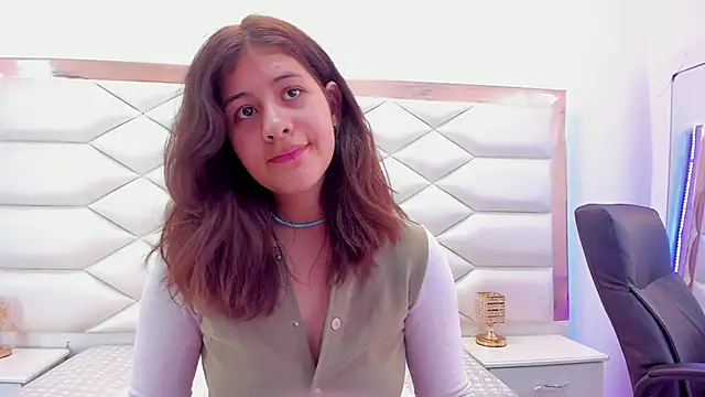 Snapshot of MiaQueen021 chatting on February 4, 3:36 pm MiaQueen021 online show from February 4, 3:36 pm