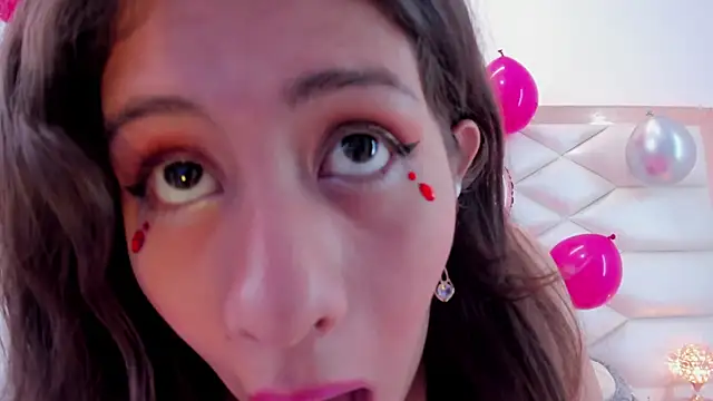 Snapshot of MiaQueen021 chatting on March 21, 4:18 pm MiaQueen021 online show from March 21, 4:18 pm