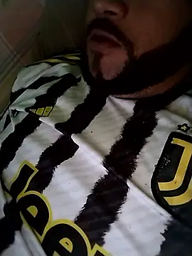 Snapshot of safado0027 chatting on October 20, 11:10 am safado0027 online show from October 20, 11:10 am