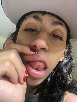boysLittle online show from April 29, 1:21 am