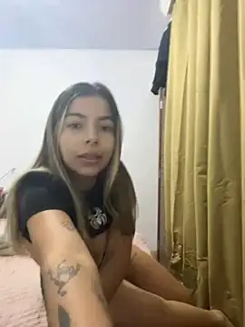 Snapshot of ninfduda chatting on February 16, 12:30 am ninfduda online show from February 16, 12:30 am