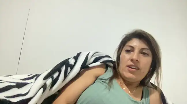 LunaBeya online show from March 7, 2:57 am