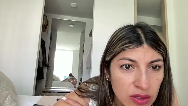 Snapshot of LunaBeya chatting on May 3, 1:06 pm LunaBeya online show from May 3, 1:06 pm