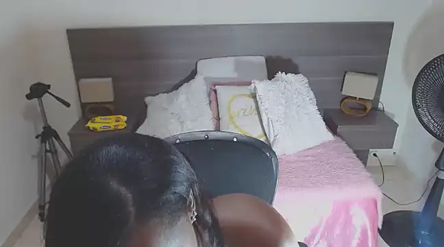 RAICHELLCOOPER1 online show from January 27, 11:11 pm