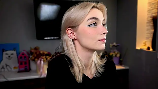 ileanacampbe online show from February 5, 5:20 am