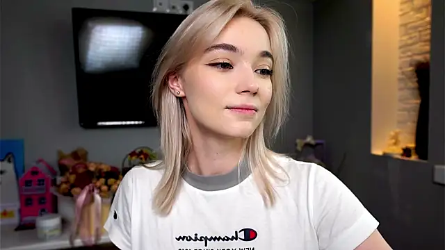 ileanacampbe online show from February 10, 5:36 am