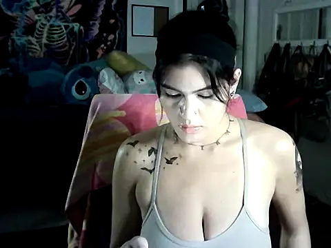 nikkikittyx3 online show from February 8, 8:42 am