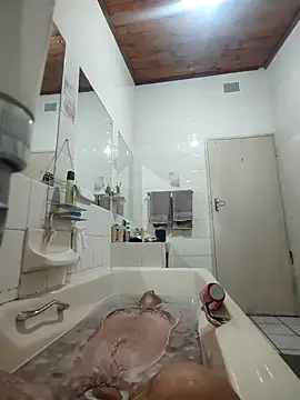 Snapshot of itsmeyes69 chatting on January 25, 6:46 pm itsmeyes69 online show from January 25, 6:46 pm