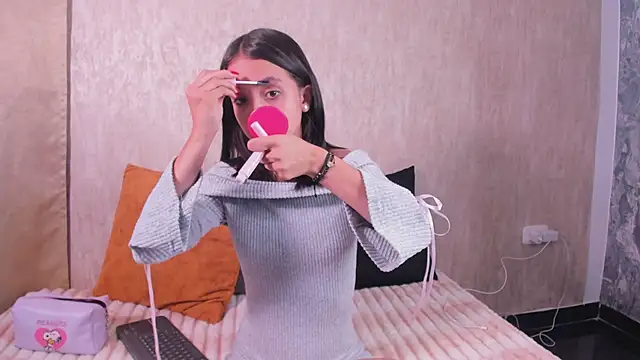 Snapshot of StefanyRousse chatting on March 11, 12:11 pm StefanyRousse online show from March 11, 12:11 pm