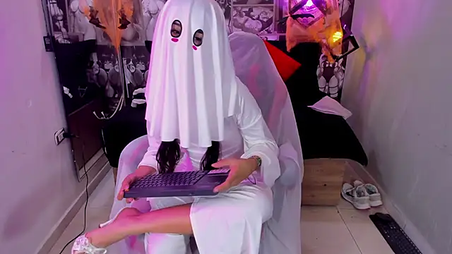 Lil ceyy online show from October 21, 8:20 pm
