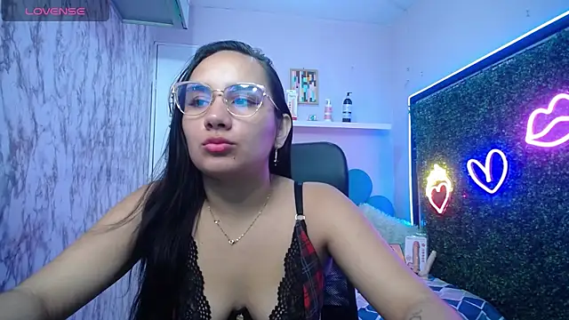 Maylin horny19 online show from May 3, 7:09 pm