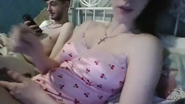 Snapshot of VioletxBlue chatting on May 21, 10:11 am VioletxBlue online show from May 21, 10:11 am