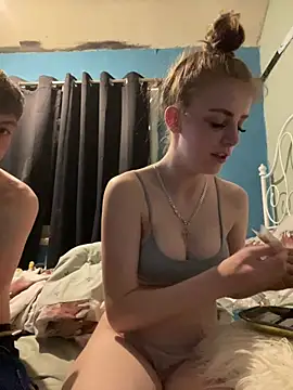 Snapshot of VioletxBlue chatting on May 25, 10:05 pm VioletxBlue online show from May 25, 10:05 pm