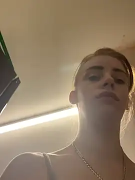 Snapshot of VioletxBlue chatting on July 7, 11:31 pm VioletxBlue online show from July 7, 11:31 pm