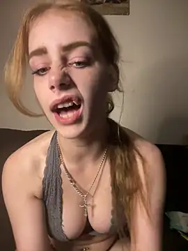 Snapshot of VioletxBlue chatting on July 17, 11:20 pm VioletxBlue online show from July 17, 11:20 pm