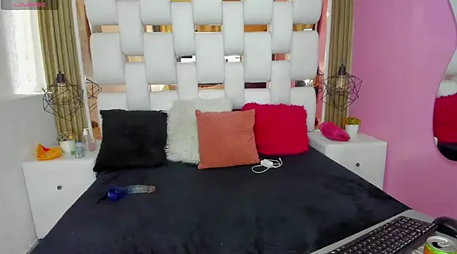 SolEvanss online show from February 19, 4:22 pm