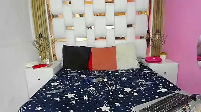 SolEvanss online show from February 20, 7:45 am