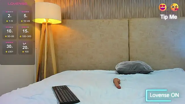 Snapshot of taylorsmiiith_ chatting on February 26, 7:16 pm taylorsmiiith online show from February 26, 7:16 pm