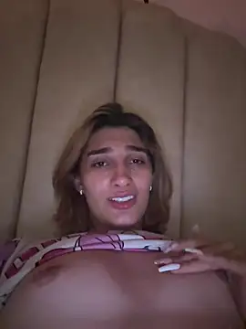 Snapshot of Queensara_ chatting on March 2, 5:23 am Queensara online show from March 2, 5:23 am