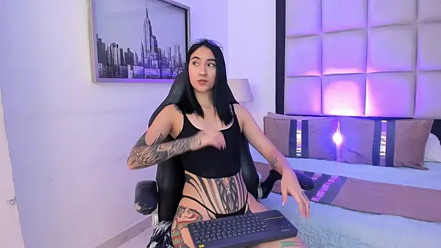 MeganPresleyy online show from July 20, 10:34 pm